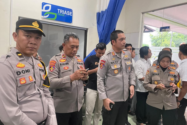 Kapolres Situbondo AKBP Rezi Dharmawan di RS Elisabeth Situbondo. Foto: Dok. Istimewa