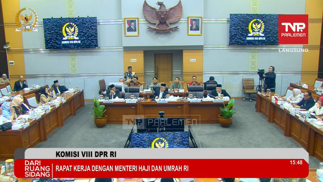 Rapat Komisi VIII DPR dengan Kementerian Haji dan Umrah, Selasa (18/11/2025). Foto: YouTube/ TVR Parlemen