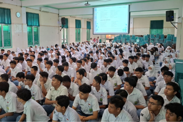 Siswa Kelas XII SMA Negeri 1 Kota Surakarta sedang mengikuti sosialisasi SNPMB Tahun 2025 (Foto: Dok Pribadi)