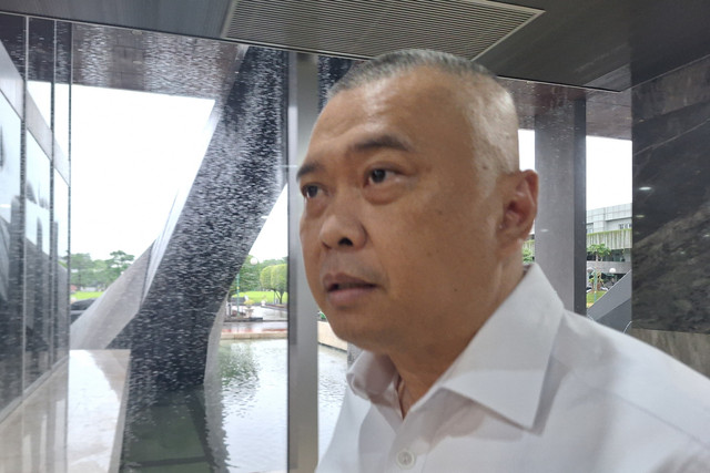 Menhub Dudy Purwagandhi ditemui usai rapat dengan Komisi V DPR RI di Gedung Parlemen, Jakarta Pusat, Selasa (18/11/2025). Foto: Argya Maheswara/kumparan