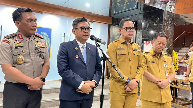 Wakil Menteri Dalam Negeri Bima Arya dan Gubernur Lemhannas Ace Hasan Syadzily di Kantor Kemendagri, Jakarta Pusat, Selasa (18/11/2025). Foto: Nasywa Athifah/kumparan