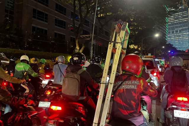 Kemacetan di Jalan Gatot Subroto arah Slipi, Jakarta, Selasa (18/11/2025). Foto: Nasywa Athifah/kumparan
