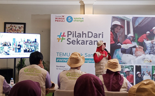 Pengurus Bank Sampah BIA Surabaya saat kegiatan 'Temu Bank Sampah' di Kota Pahlawan. Foto: Masruroh/Basra