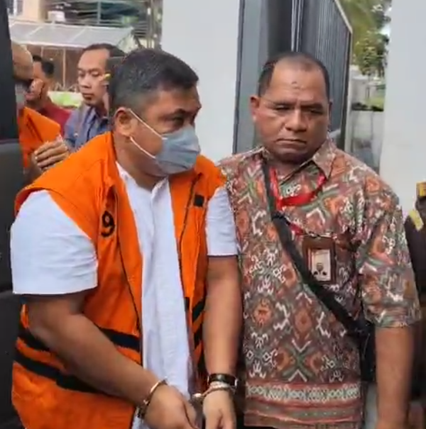 Mantan Kadis PUPR Sumut Topan Obaja Putri Ginting hadir di PN Medan. Foto: Amar Marpaung/kumparan