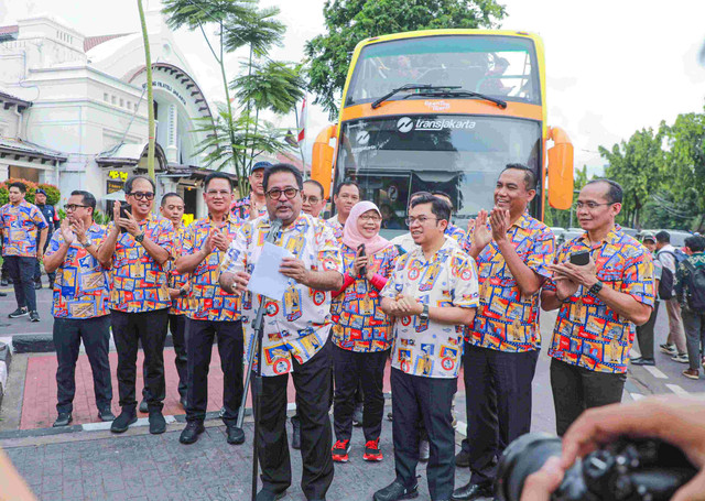 Wakil Gubernur DKI Jakarta, Rano Karno, saat meresmikan rute baru Open Top Tour of Jakarta. Foto: dok. Pemprov DKI Jakarta