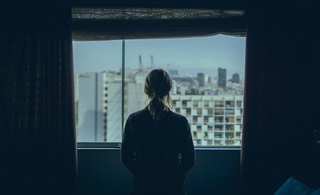 Ilustrasi meratapi kehidupan. Foto: Unsplash