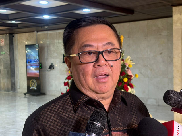 Ketua DPP PDIP sekaligus Anggota Komisi VI DPR RI, Darmadi Durianto di DPR pada Kamis (20/11/2025). Foto: Abid Raihan/kumparan