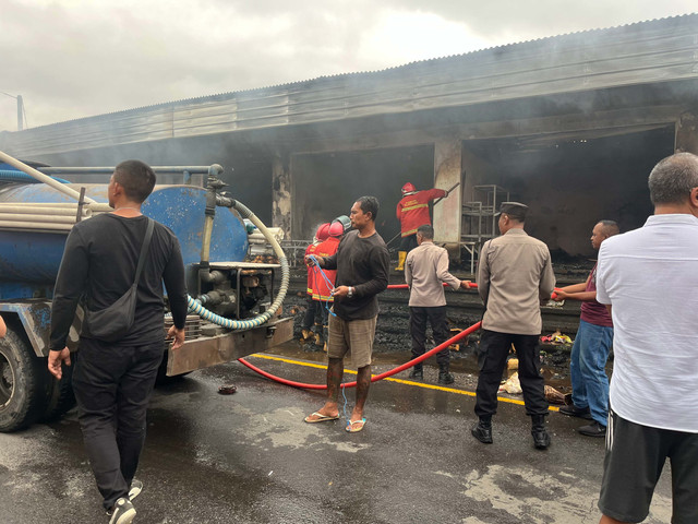 Kebakaran Pasar Menanga, Desa Menanga, Kabupaten Karangasem, Bali ludes terbakar pada Rabu (19/11/2025) sekitar pukul 14.00 WITA. Foto: Dok. Polres Karangasem 