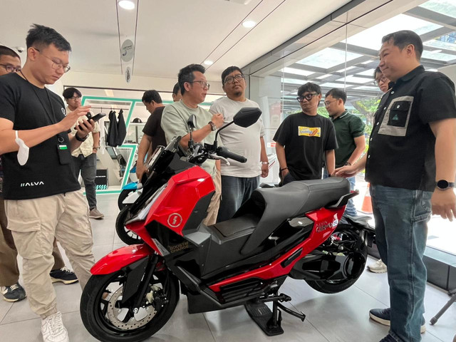 Workshop bersama VP of Engineering ALVA, Cahya Agusta Harianto, di ALVA Experience Center, SCBD, Sudirman, Jakarta Pusat. Foto: Alvian Yoga Yulianto/kumparan