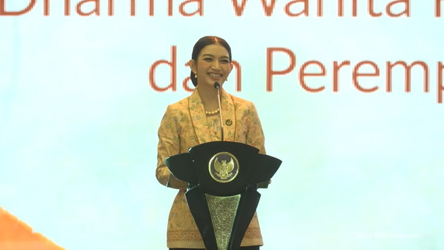 Selvi Gibran membuka acara Pelatihan dan Pengembangan Kapasitas Dharma Wanita Persatuan. Foto: YouTube/ Wakil Presiden Republik Indonesia