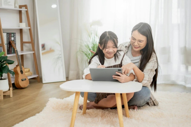 Ilustrasi tablet untuk anak dengan parental control. Foto: Unsplash