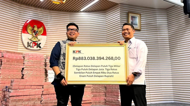 KPK menggelar serah terima barang rampasan negara senilai Rp 883 miliar dari KPK kepada PT Taspen di Gedung Merah Putih, Jakarta Selatan, Kamis (20/11/2025). Foto: Nasywa Athifah/kumparan