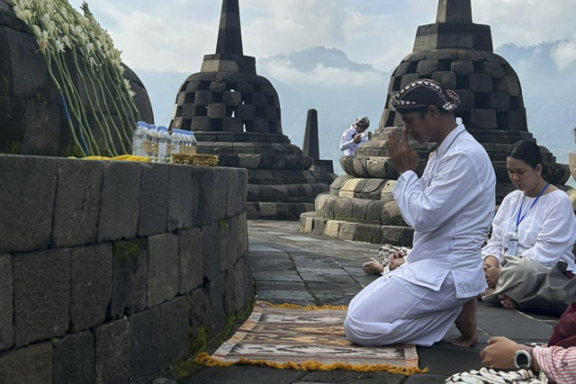 Meditasi di Candi Borobudur bersama Plataran Borobudur. Foto: Retyan Sekar/kumparan