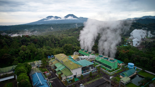 Pembangkit Listrik Tenaga Panas Bumi (PLTP) Lahendong di Kota Tomohon, Sulawesi Utara. (foto: PLN)