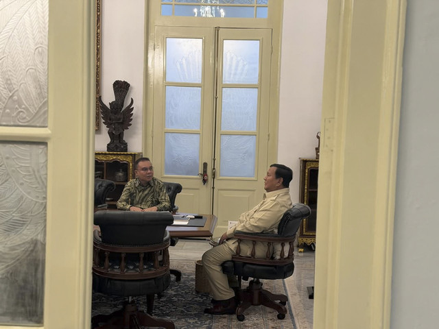Presiden Prabowo Subianto menerima Wakil Ketua DPR RI Sufmi Dasco Ahmad di Istana Merdeka, Jakarta, Kamis (20/11/2025). Foto: Instagram/ @sekretariat.kabinet