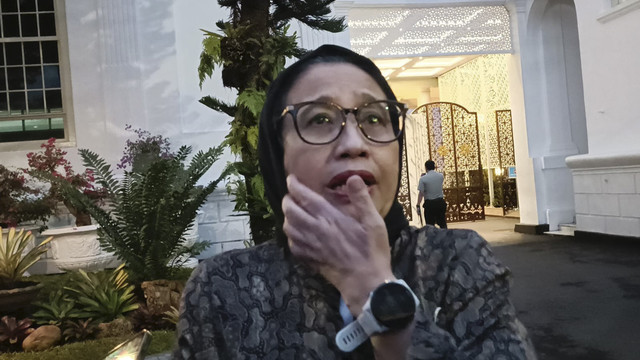 Wakil Kepala BGN Nanik S Deyang menjawab pertanyaan wartawan di Kompleks Istana Kepresidenan, Jakarta Pusat, Kamis (20/11/2025). Foto: Zamachsyari/kumparan
