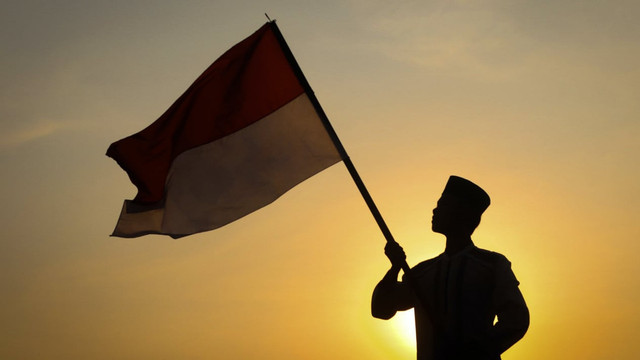 Foto oleh Irgi Nur Fadil dari Pexels: https://www.pexels.com/id-id/foto/matahari-terbenam-pria-laki-laki-lelaki-14226731/