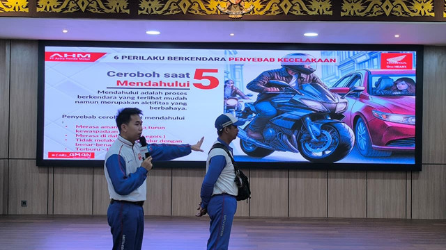 Asmo Kalbar menggelar kegiatan Safety Riding bersama PT Pertamina Cabang Sutoyo Pontianak. Foto: Dok. Astra Motor Kalbar