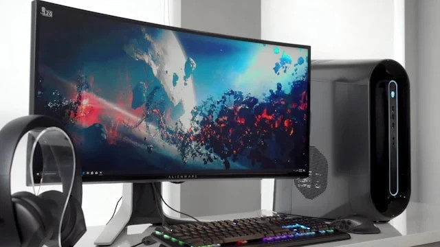 Ilustrasi moitor ultrawide 32 inch. Foto: Alienware/Unsplash