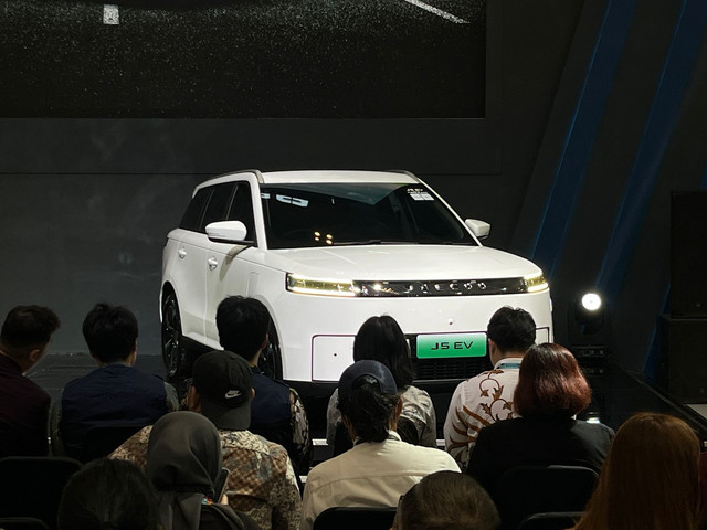 Jaecoo J5 EV di GJAW 2025. Foto: Syahrul Ghiffari/kumparan