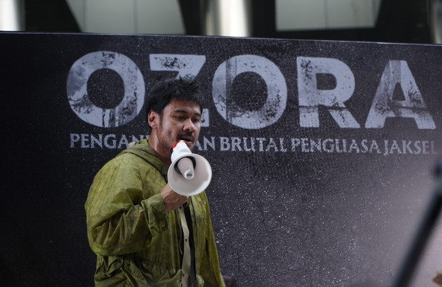 Aksi Musikal 19 November, baru saja digelar di depan gedung KPK, yang dihadiri sutradara, musisi, aktor lintas generasi, ulama muda, hingga figur publik pada Jumat (21/11). Foto: Vincentius Mario/kumparan