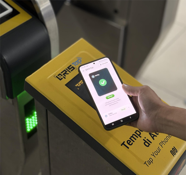 Pembayaran transportasi dengan QRIS Tap GoPay. Foto: dok. GoPay