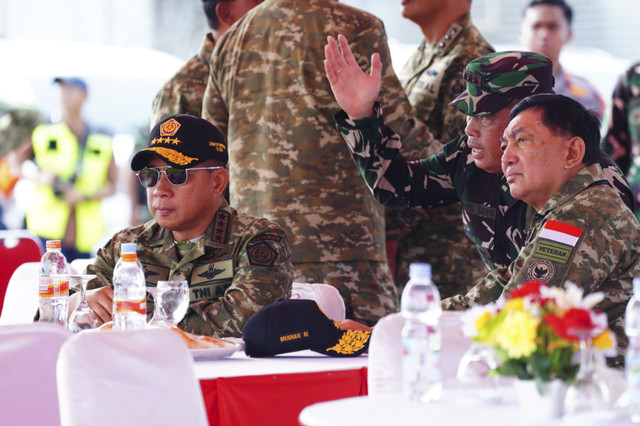 Panglima TNI Agus Subiyanto menyaksikan rangkaian Latihan Terintegrasi TNI Tahun 2025 di kawasan Bandara PT IMIP, Morowali, Sulawesi Tengah, Kamis (20/11/2025). Foto: Dok. Puspen TNI