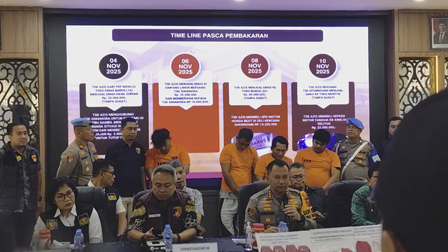 Polrestabes Medan merilis kasus pembakaran rumah hakim, Jumat (21/11/2025). Foto: Amar Marpaung/kumparan