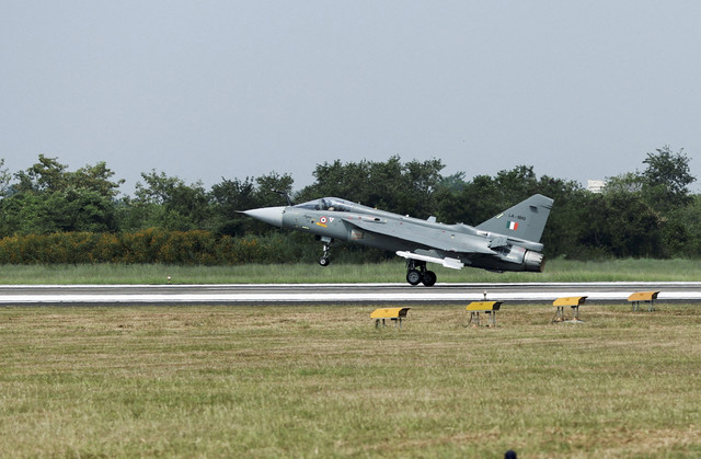Pesawat tempur ringan Hindustan Aeronautics Limited (HAL) Tejas Mark. Foto: Francis Mascarenhas/Reuters