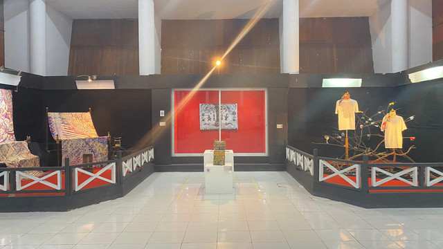 Pameran Ruang SwaraRupa di Gedung Wawasan Nusantara, UPT Museum Kalimantan Barat. Foto: Alycia Tracy Nabila/Hi!Pontianak