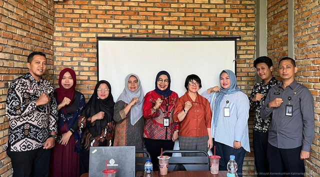 Foto bersama Kemenkum Kalbar dan MPD Notaris Kota Singkawang. Foto: Dok. Kanwil Kemenkum Kalbar