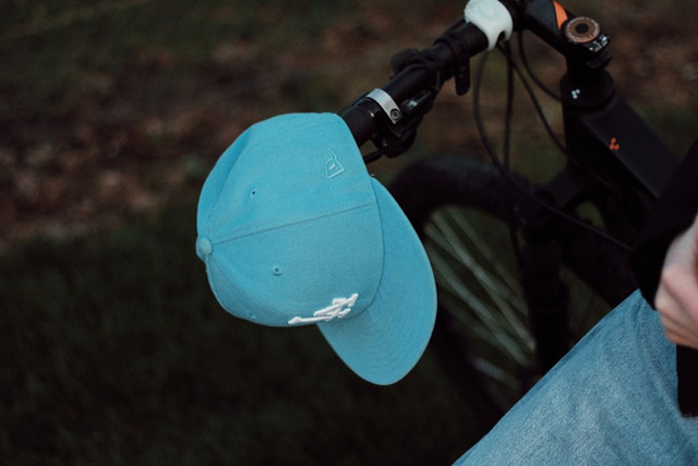 Ilustrasi Arti Topi Biru. Unsplash.com/Siep van Groningen