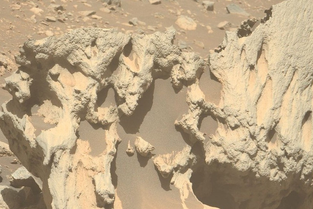 Misi penjelajahan Mars milik NASA, Perseverance, menemukan batu yang tidak berasal dari Planet Merah itu dan diberi nama Phippsaksla. Foto: NASA