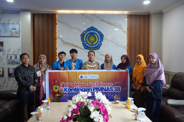 Rektor Unismuh berfoto bersama Tim Pimnas Unismuh Makassar. Foto: Humas Unismuh