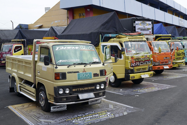 Warna-warni truk Fuso di Jambore Nasional Canter Mania Indonesia Community ke-12 di Purwokerto. Foto: Aditya Pratama Niagara/kumparan