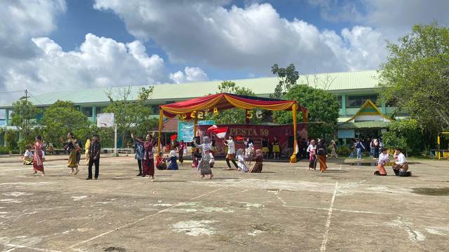 Pesta Musik Angkatan 59 'Harmoni Nusantara' di Lapangan SMA Negeri 3 Pontianak. Foto: Alycia Tracy Nabila/Hi!Pontianak