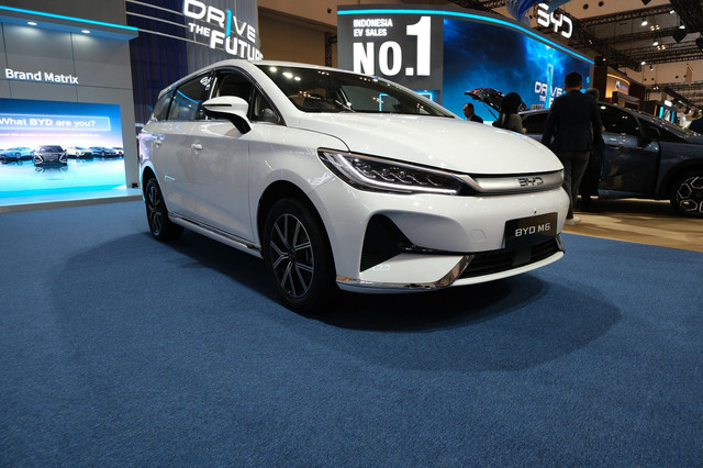 BYD M6 di GJAW 2025. Foto: Syahrul Ghiffari/kumparan