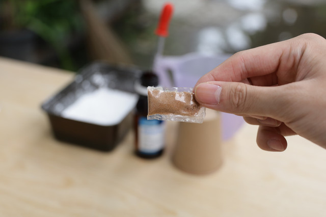 Edible plastic yang dibuat mahasiswa Surabaya.