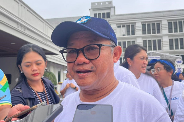 Menteri Pendidikan Dasar dan Menengah Abdul Mu'ti usai Jalan Sehat #RukunSamaTeman di Kantor KemenPPPA, Jakarta Pusat, Minggu (23/11/2025). Foto: Nasywa Athifah/kumparan