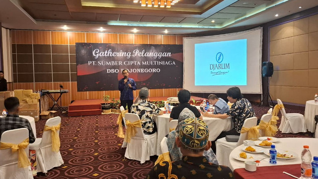Gathering Pelanggan yang digelar PT Sumber Cipta Multiniaga (SCM) DSO Bojonegoro di Hotel Aston Bojonegoro. Jumat malam (22/11/2025). (Aset: Istimewa)