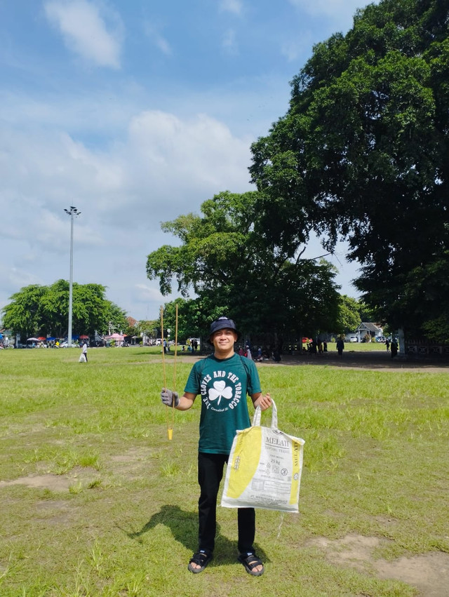 Foto : Dokumentasi Pribadi. Penulis sedang di Alun-Alun Kidul Yogyakarta