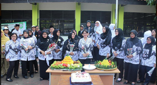 Momen Hari Guru Nasional di salah satu sekolah (Foto: SMKN 57 Jakarta)