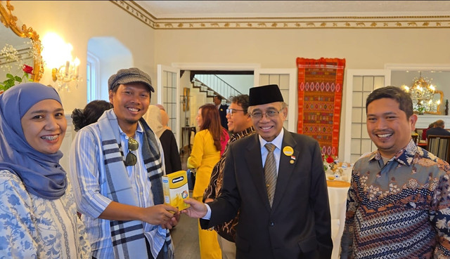 Anita Ratna Faoziyah, Mukit Hendyatno (Ketua Dewan Pembina PPJAI), Prof.Dr.Ir Dwisuryo Indroyono Soesilo (Duta Besar Indonesia untuk Amerika Serikat), dan Heri Susanto, S.Farm (Ketua Umum PPJAI). Foto: dok. Nusantara Innovation Hub