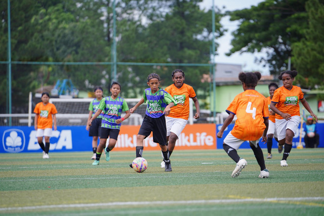 Pertandingan final KU 12 MilkLife Soccer Challenge Jakarta Seri 1 2025 - 2026 antara SDN Kunciran 4 melawan Sekolah Anak Indonesia di Kingkong Soccer Arena, Minggu (23/11/2025). Foto: MilkLife Soccer