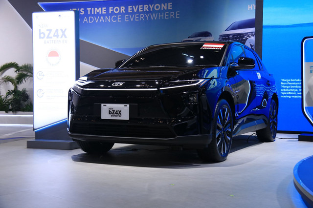 Toyota bZ4x di GJAW 2025. Foto: Syahrul Ghiffari/kumparan