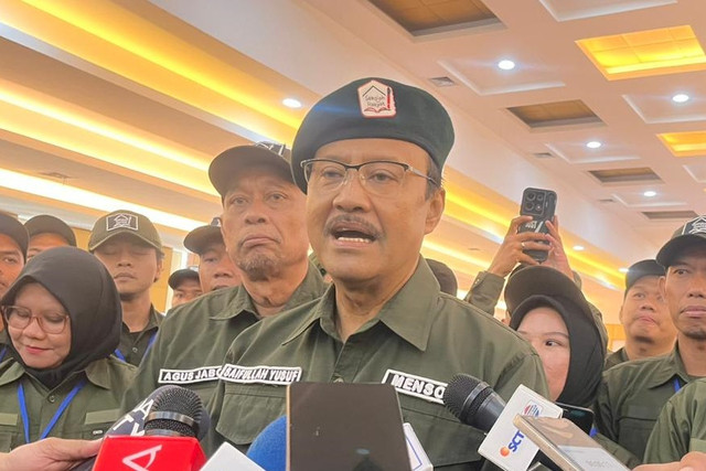 Menteri Sosial Saifullah Yusuf di Pusdiklatbangprof Margaguna, Jakarta Selatan, Senin (24/11/2025). Foto: Nasywa Athifah/kumparan