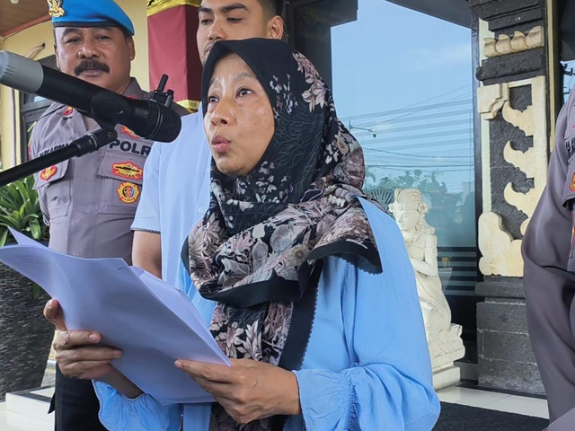 Dokter Forensik RSUP Prof IGNG Ngoerah, dr. Kunthi Yulianti saat jumpa pers di Halaman Polres Badung, Senin (24/11/2025). Foto: Denita br Matondang/kumparan