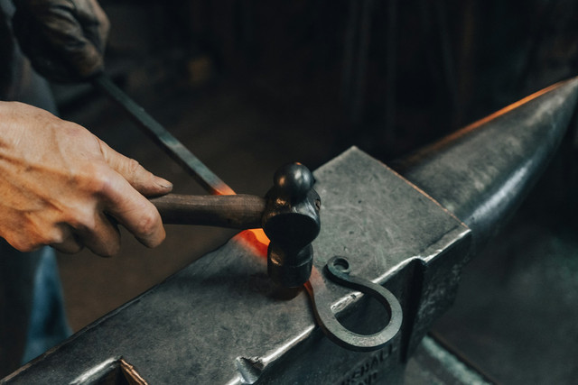 Ilustrasi pandai besi. Foto: Unsplash