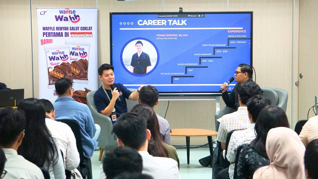 Peserta Campus Hiring antusias mengikuti sesi sharing profesional OT Group (Sumber: Unika Atma Jaya)