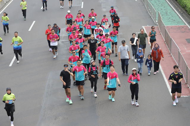 Potret serunya Fun Run teman kumparan di kawasan car free day (CFD), Sudirman, Jakarta Pusat, pada Minggu (23/11). Foto: kumparan